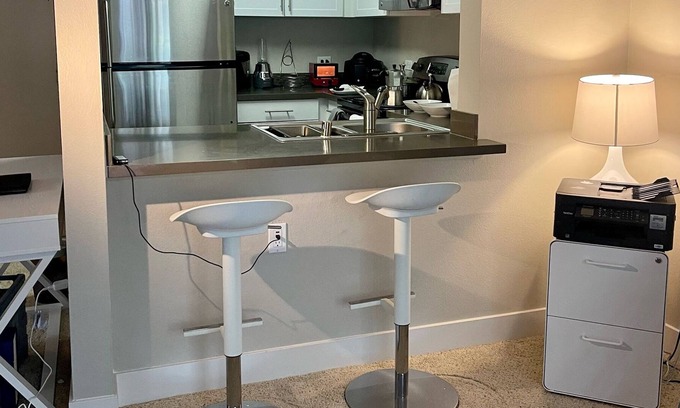 Pasadena Apartment | Metro Oasis with garden patio, family friendly