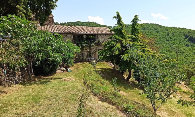 Pourcheres Cottage | Meublé de 4 à 14 personnes. Aire extérieur privée 300 m². Piscine commune.