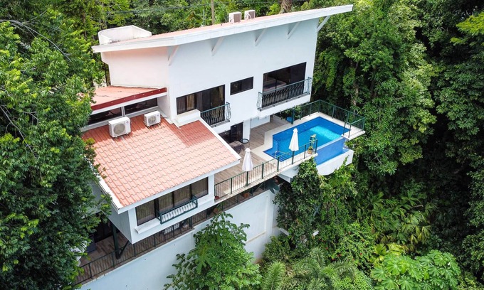 Manuel Antonio House | Mi Casa Es Su Casa, Walking distance from Beach