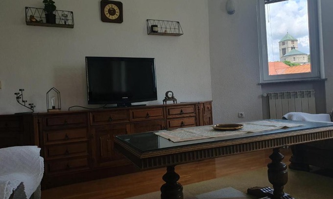 Canton 10 Apartment | Mia