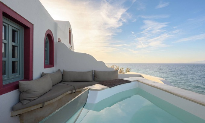 Kamari Villa | Michelangelo Beach Villa with Sea View