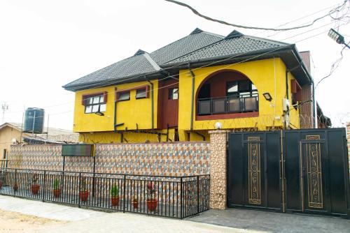 Alimosho Apartment | Micky Luxury Apartments Shortlet
