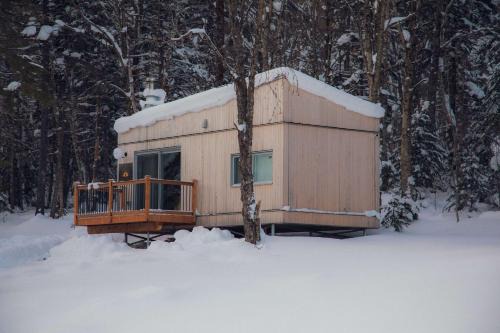 Notre-Dame-Auxiliatrice-de-Buckland Ski Chalet | Micro-Cabine in the Mountains - Solstice 5