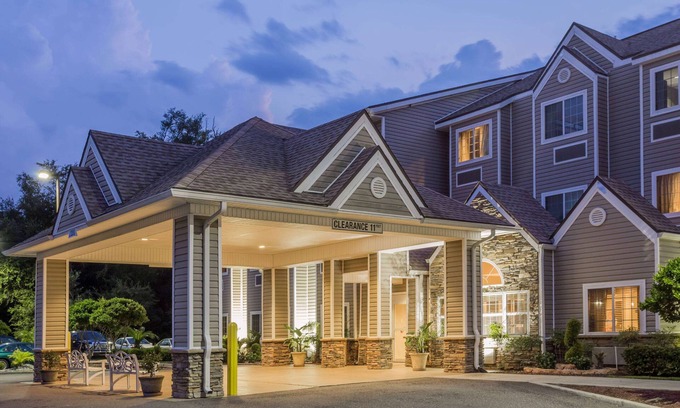 Northside Hotel | Microtel Inn & Suites by Wyndham Jacksonville Airport