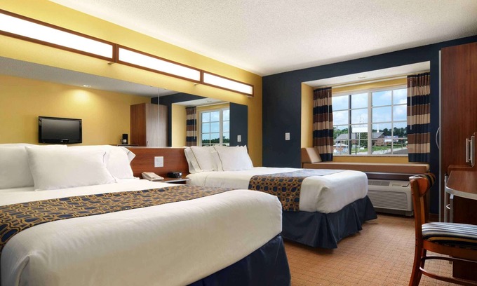Columbus Hotel | Microtel Inn & Suites by Wyndham Columbus/Near Fort Moore