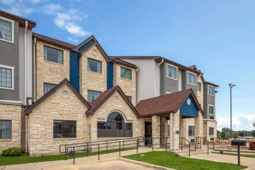 Buda Hotel | Microtel Inn & Suites by Wyndham Buda Austin South
