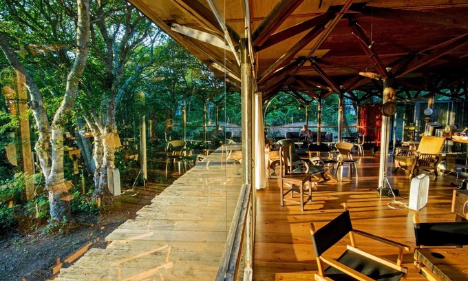 Chilmark House | Mid-Century Modern - All Glass House - Designed By Frank Lloyd Wright Apprentice