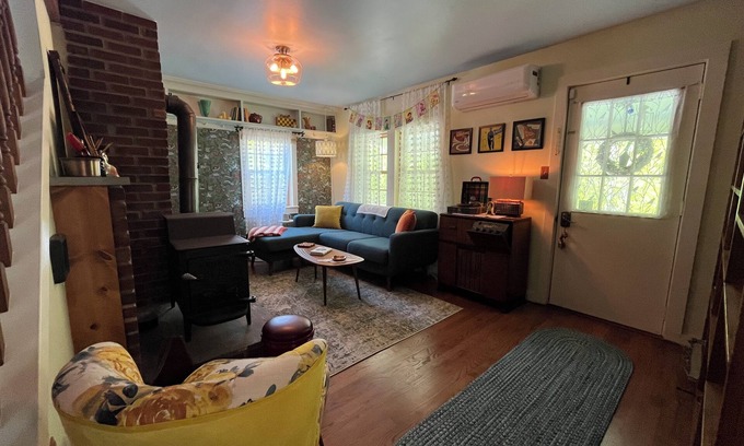 Phoenicia Cottage | "Mid-Century-Precious" Cozy cottage in Catskills. Close to 3 Ski Mtns-EV Charge.