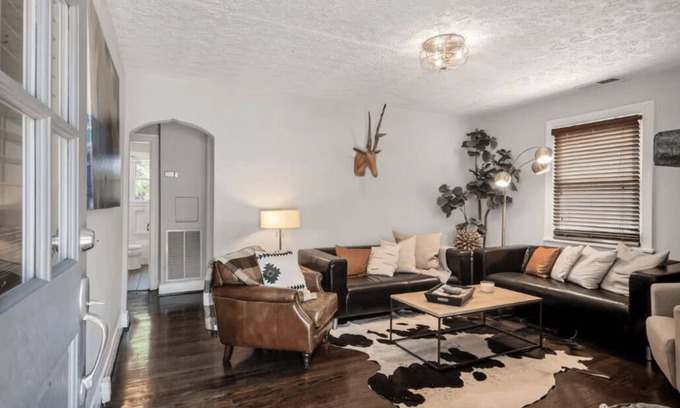 Berry Hill House | Mid Century Vibe/2.5 Miles to Downtown