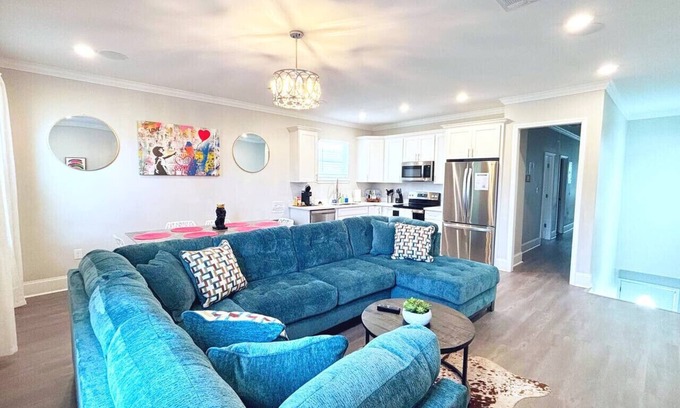 Tulane - Gravier House | Mid-City Townhouse | Steps to Canal Streetcar