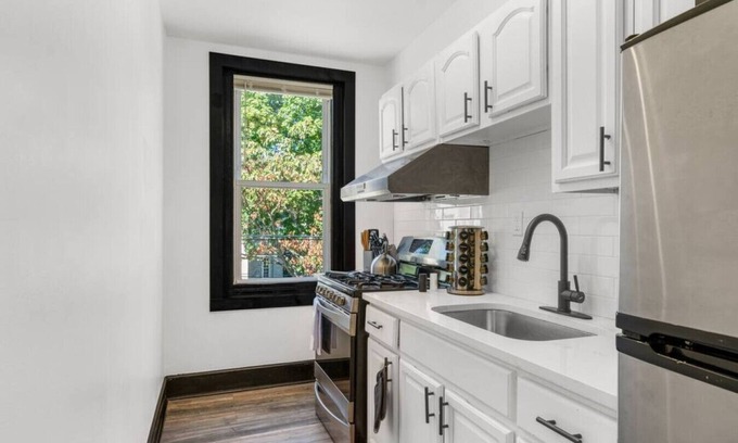 Penn-Knox Apartment | Mid/Long-Term: Spacious 2BR, 1BA Home for 6 Guests