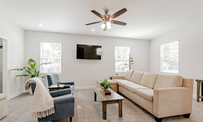 Columbia House | Midtown, Near USC & River - Paired On Pope 1 & 2!