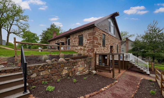 Stouchsburg Apartment | Mill House - The Highland Suite
