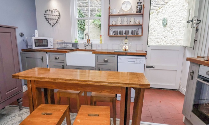 Conwy Cottage | MILLGATE COTTAGE, pet friendly, character holiday cottage in Conwy
