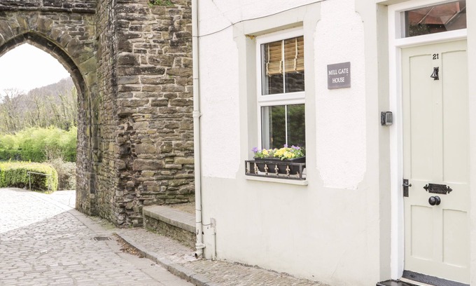 Conwy Cottage | MILLGATE HOUSE, pet friendly, character holiday cottage in Conwy