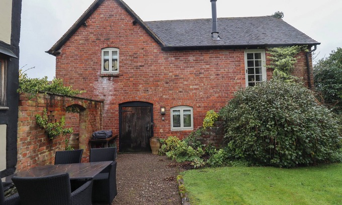 Woolhope Cottage | MILLPOND BOTHY, character holiday cottage, with open fire in Woolhope