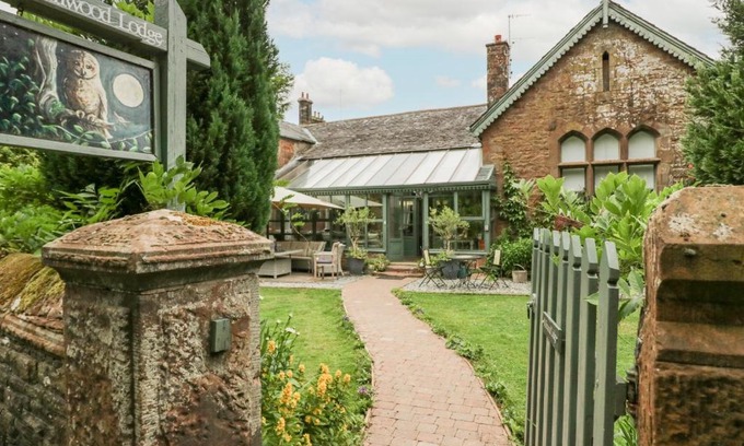 Newton in Furness House | Millwood Lodge