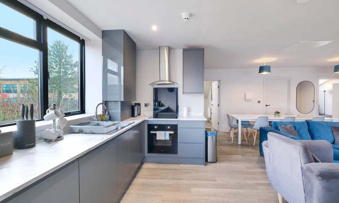 Yardley Gobion Apartment | Milton Keynes Infra Mews Apt 07 + Parking by 360Midlands - Serviced Apartment