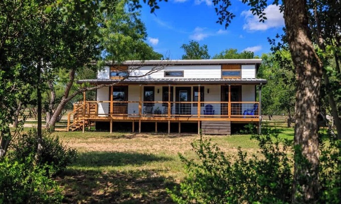 Fredericksburg House | Mimosa Waterfront with Hot Tub