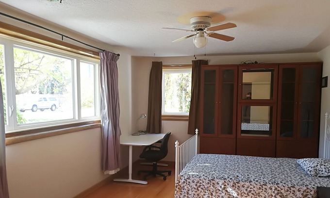 Banff Trail House | Min's Lovely Rooms in Calgary, Close to C-train, Downtown and UC
