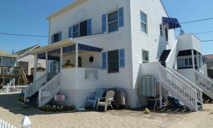 Point Pleasant Beach House | MIN2 | Beachside 1st Flr Unit, 4BRs 1 ba, street parking, amazing location!