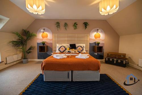 Northampton House | Minchin House, nr Npton Saints Rugby, sleeps 8