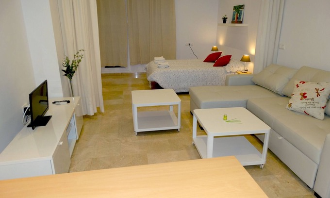 Centro Comercial Apartment | Minimalist center loft
