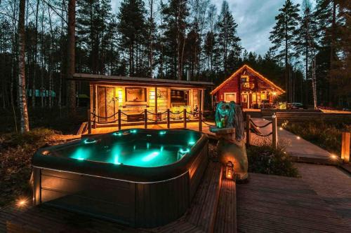 Loppi Ski Chalet | Minivilla Peikonpesä ulkoporeallas & pihasauna
