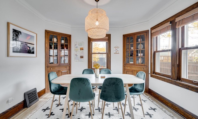 Hale House | MINNeSTAY* Nokomis Blue | Quiet