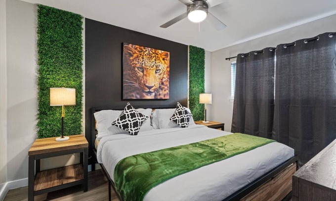 Hyde Park Apartment | Mins 2 Dwntown ~ Private Stay ~ Nestled Austin Pad