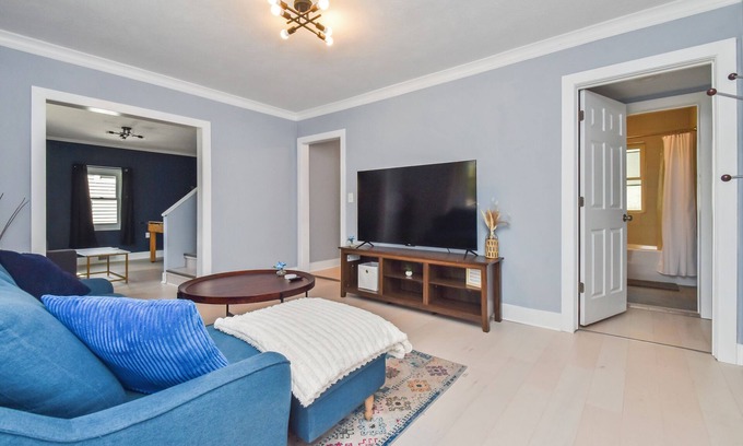 Peoria Heights House | Mint: 4BR, 2BA