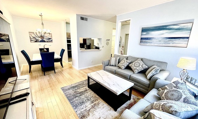 Clearwater Condo | Minutes away from beach, Best Rate, Pool, Free parking and King Bed.