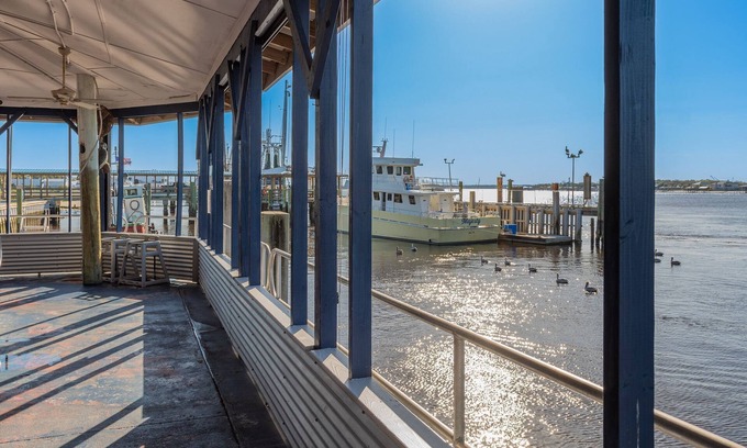 North Beach House | Minutes from Atlantic Beach/MAYO CLINIC/Hanna Park/Boat Ramp-Fully Remodeled!!!