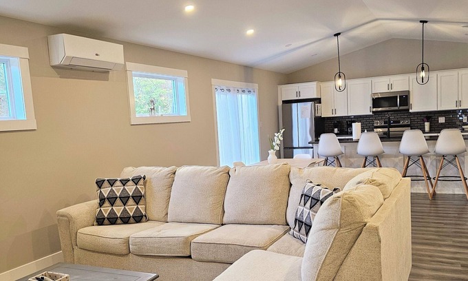 Stratford House | Minutes to Charlottetown - Three Bedroom, King Beds, Family friendly.