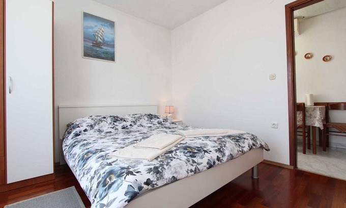 Rovinj Apartment | MIRIANA Two-Bedroom Apartment with Balcony