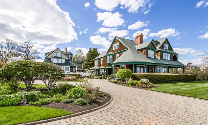 Narragansett Pier House | Mirimar - High-End Elegant Victorian Estate in Narragansett Pier