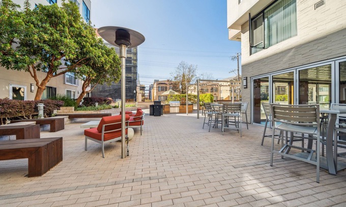 Inner Mission Apartment | Mission 1 BR w/Office by Anyplace - 11454