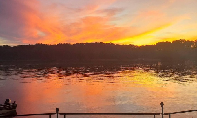 De Soto Cabin | Mississippi Cabin-- fully furnished