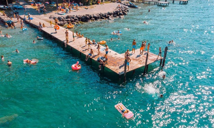 Portese House | Mobilehome with air conditioning, terrace and pool