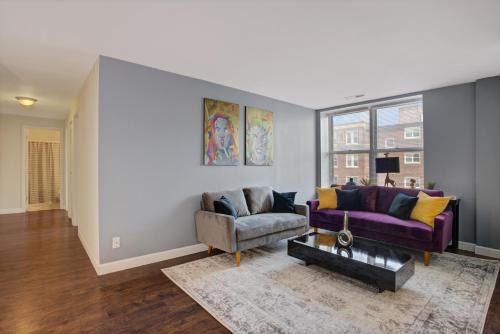 DeBaliviere Place Apartment | Mod Apartment next to Forest Park/Zoo/WashU/BJC