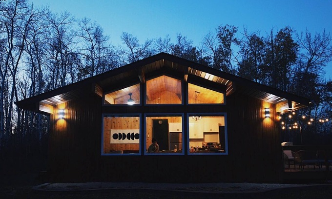 Wasagaming Cabin | Mod Bungalow Summary: