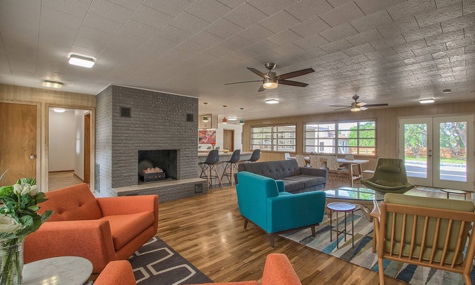 Fredericksburg House | Mod House - Mid Century Modern Fredericksburg Getaway