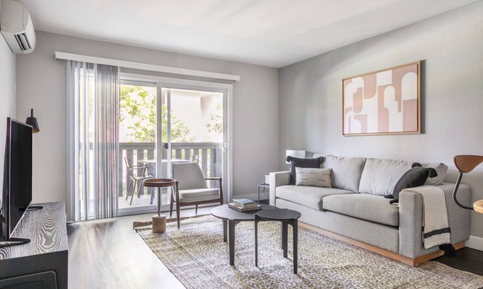 Sunnyvale Apartment | Mod Sunnyvale 1BR w/Gym, Pool + Spa, Easy Freeway Access, by Blueground