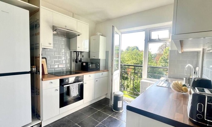 Bray on Thames Apartment | Modern 1 Bedroom Apt in Maidenhead nr River Thames