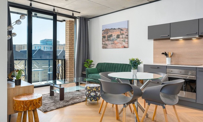 Century City Apartment | Modern 1 Bedroom | Bridgewater One