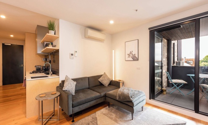 Brunswick East Apartment | Modern 1BR Apt in Brunswick East, 15 mins from CBD