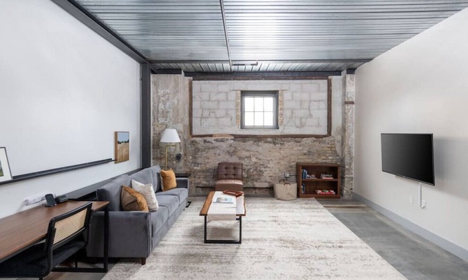 Westown Apartment | Modern 1BR Close to Fiserv with Parking