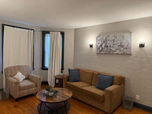 Gage Park Apartment | Modern 1BR Outdoor Space & Cozy Vibes