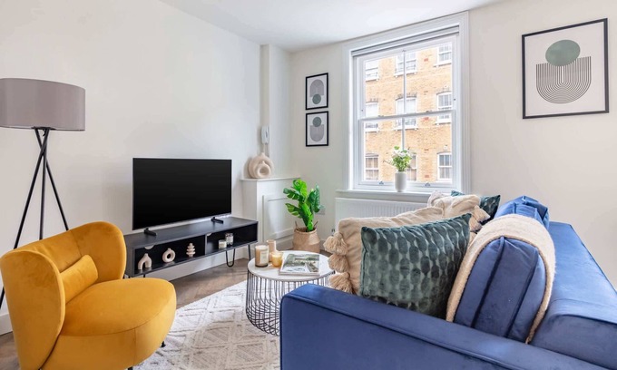 St Luke's Apartment | Modern 1BR Stay in the Heart of the City