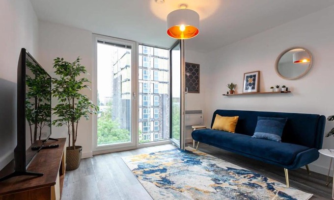 Old Trafford Apartment | Modern 2 Bed Flat 5min to Old Trafford Stadium